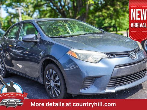 Used 2015 Toyota Corolla LE FWD image 1