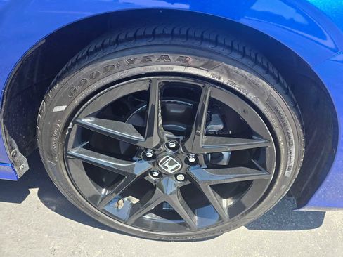 Used 2023 Honda Civic Sport image 9