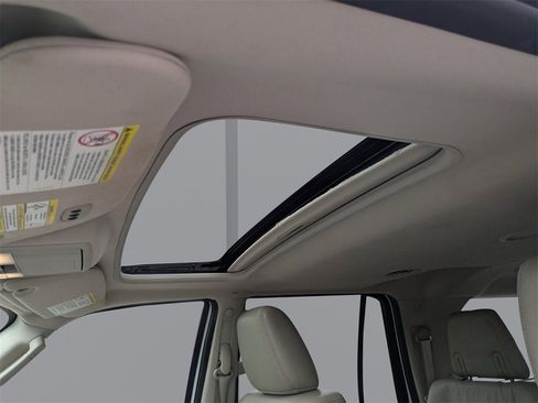 Used 2015 Lincoln Navigator L 4WD image 22