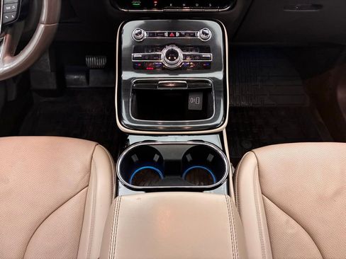 Used 2023 Lincoln Nautilus Reserve image 5