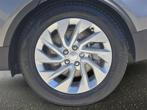 New 2025 Land Rover Discovery S image 36