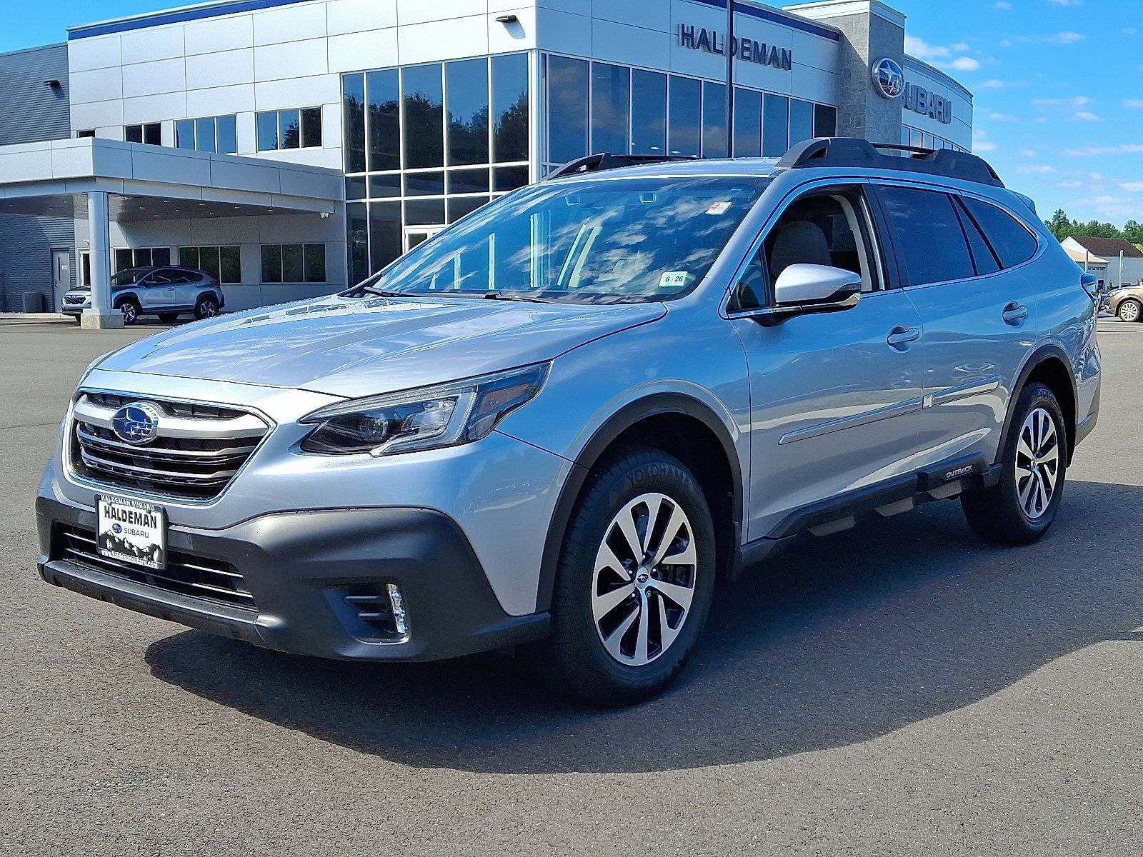 Certified 2022 Subaru Outback Premium AWD/4WD image 3