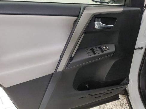 Used 2018 Toyota RAV4 XLE FWD image 19