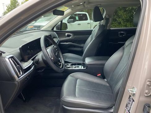 Used 2025 Kia Sorento SX AWD/4WD image 12