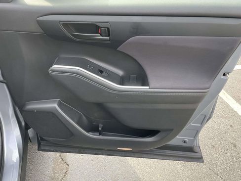 Used 2023 Toyota Highlander LE image 46