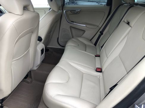 Used 2015 Volvo XC60 T6 image 10