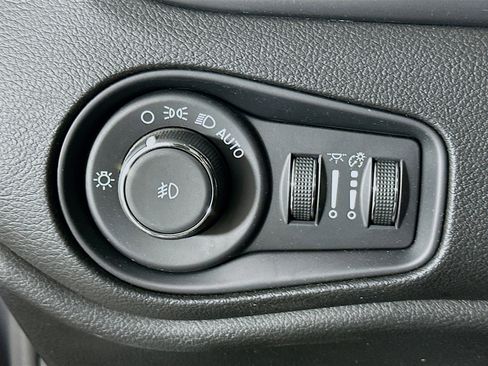 Used 2023 Jeep Renegade Altitude w/ Sun/Sound Group image 17