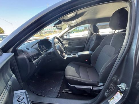 Used 2025 Nissan Sentra SV FWD image 20