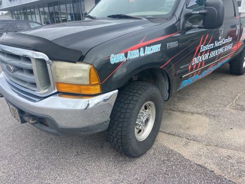 Used 2000 Ford F250 Lariat image 2