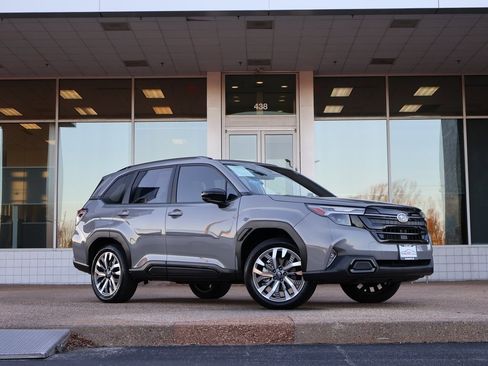 Used 2025 Subaru Forester Touring image 2