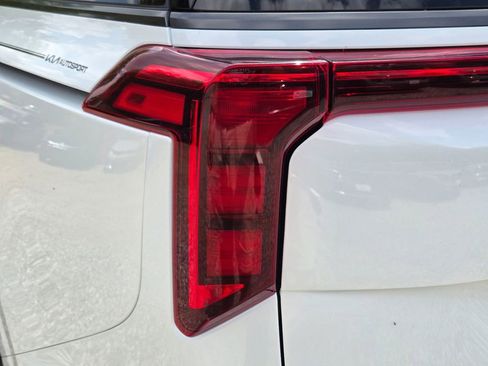 New 2026 Kia Carnival SX image 11