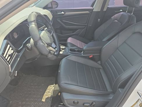 Used 2023 Volkswagen Jetta SE w/ Panoramic Sunroof Package FWD image 10