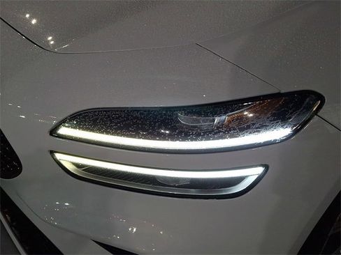 Used 2023 Genesis G70 2.0T image 17