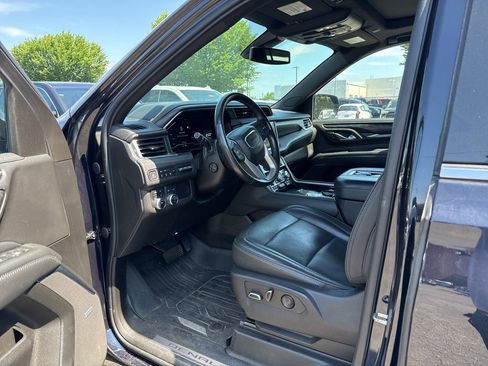 Used 2022 GMC Yukon XL Denali AWD/4WD image 9