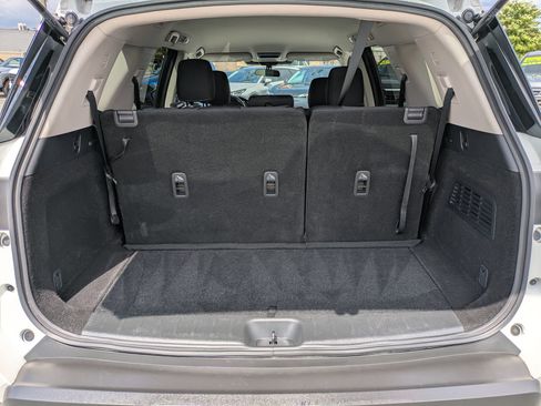 Certified 2024 Nissan Pathfinder SV FWD image 14