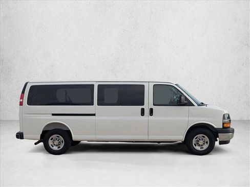 Used 2025 Chevrolet Express 3500 LT w/ LT Preferred Equipment Group RWD image 4