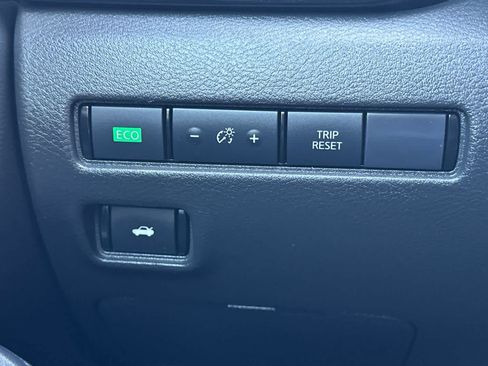 Certified 2023 Nissan Sentra SV FWD image 30