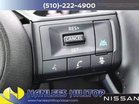 Used 2025 Nissan Rogue SV image 28