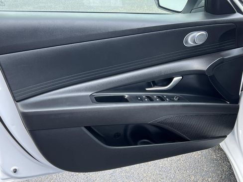 Used 2024 Hyundai Elantra SEL image 6