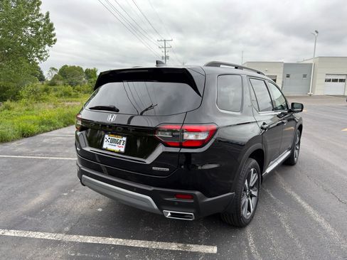 Used 2024 Honda Pilot Touring image 6