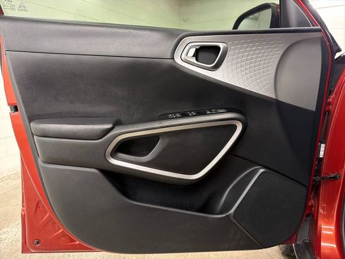 Used 2023 Kia Soul LX FWD image 16