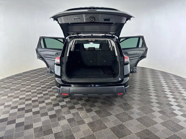 Used 2024 Nissan Rogue S AWD/4WD image 15