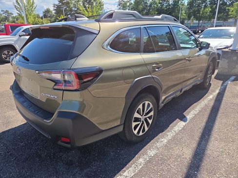 Used 2024 Subaru Outback Premium AWD/4WD image 3