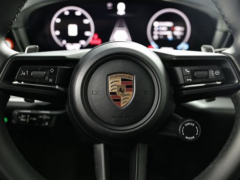 Certified 2025 Porsche Cayenne image 34