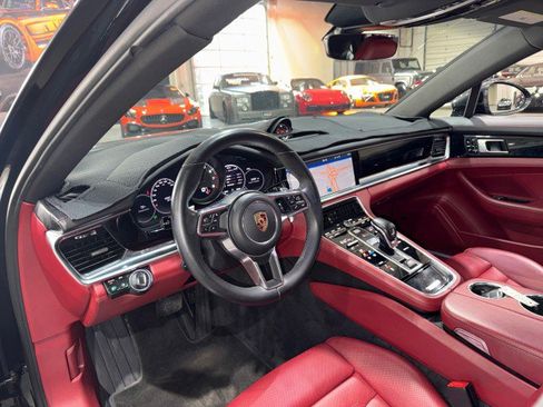 Used 2017 Porsche Panamera image 8