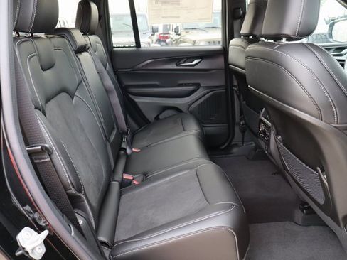 New 2025 Jeep Grand Cherokee Altitude image 40