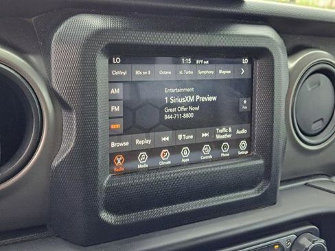 Used 2022 Jeep Gladiator Willys image 13