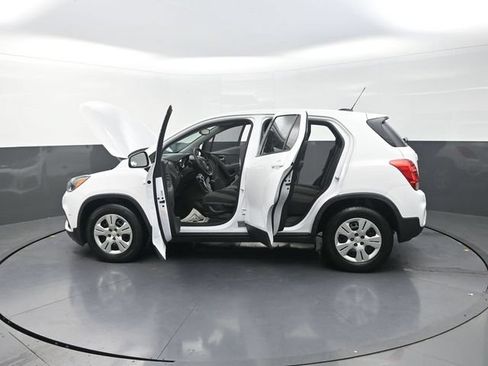 Used 2018 Chevrolet Trax LS FWD image 42
