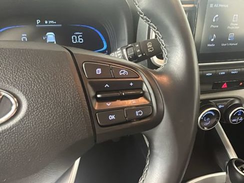 Used 2025 Hyundai Venue SEL FWD image 17