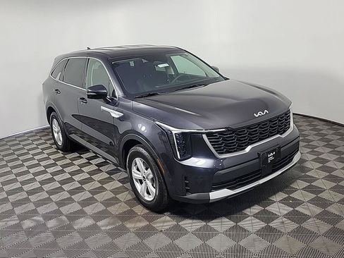 Certified 2025 Kia Sorento LX FWD image 2