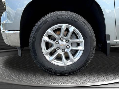 Used 2023 Chevrolet Silverado 1500 LT AWD/4WD image 25