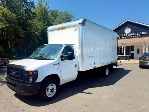 Used 2009 Ford E-350 and Econoline 350 Super Duty RWD image 3
