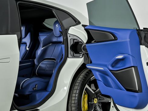Used 2025 Ferrari Purosangue image 24