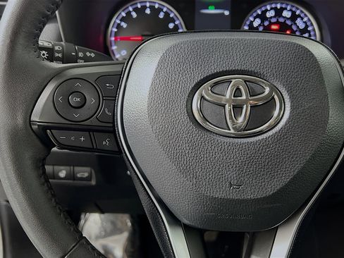 Used 2022 Toyota RAV4 XLE Premium image 19