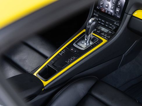 Certified 2019 Porsche 718 Cayman RWD image 31