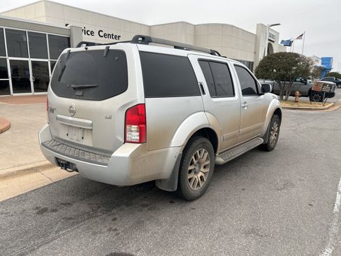 Used 2010 Nissan Pathfinder LE w/ Navigation Pkg image 5