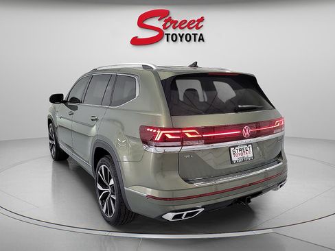 Used 2026 Volkswagen Atlas SEL Premium R-Line AWD/4WD image 2