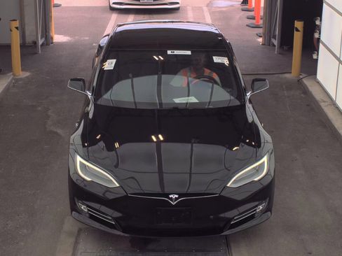 Used 2020 Tesla Model S Long Range Plus AWD/4WD image 2
