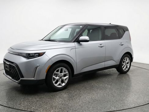 Used 2025 Kia Soul LX w/ LX Technology Package image 3
