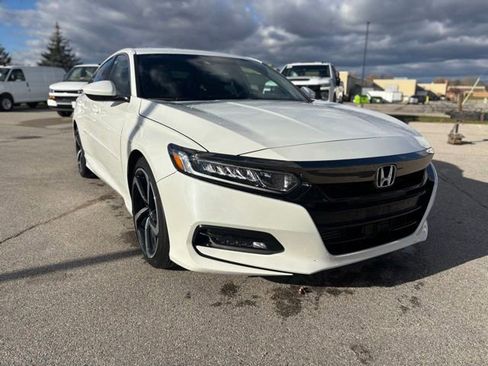 Used 2018 Honda Accord Sport image 9