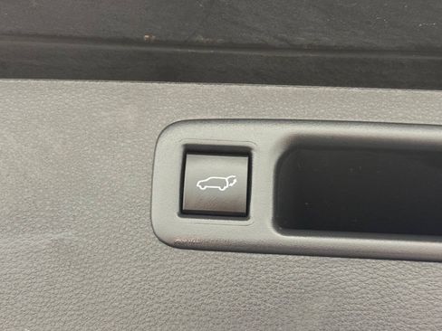Used 2023 Toyota Highlander LE FWD image 14