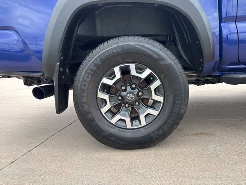 Used 2023 Toyota Tacoma TRD Off-Road w/ Technology Package AWD/4WD image 13
