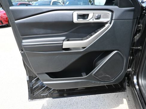 Used 2023 Ford Explorer Limited w/ Equipment Group 301A RWD image 8