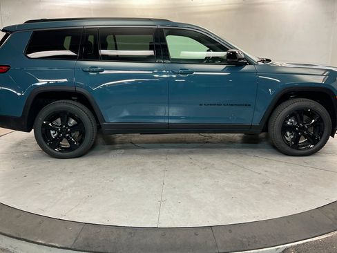 New 2026 Jeep Grand Cherokee L Limited w/ Limited Altitude Package AWD/4WD image 6