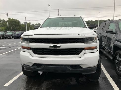 Used 2018 Chevrolet Silverado 1500 Custom w/ Custom Value Package AWD/4WD image 12