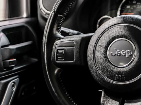 Used 2016 Jeep Wrangler Unlimited Sahara AWD/4WD image 19